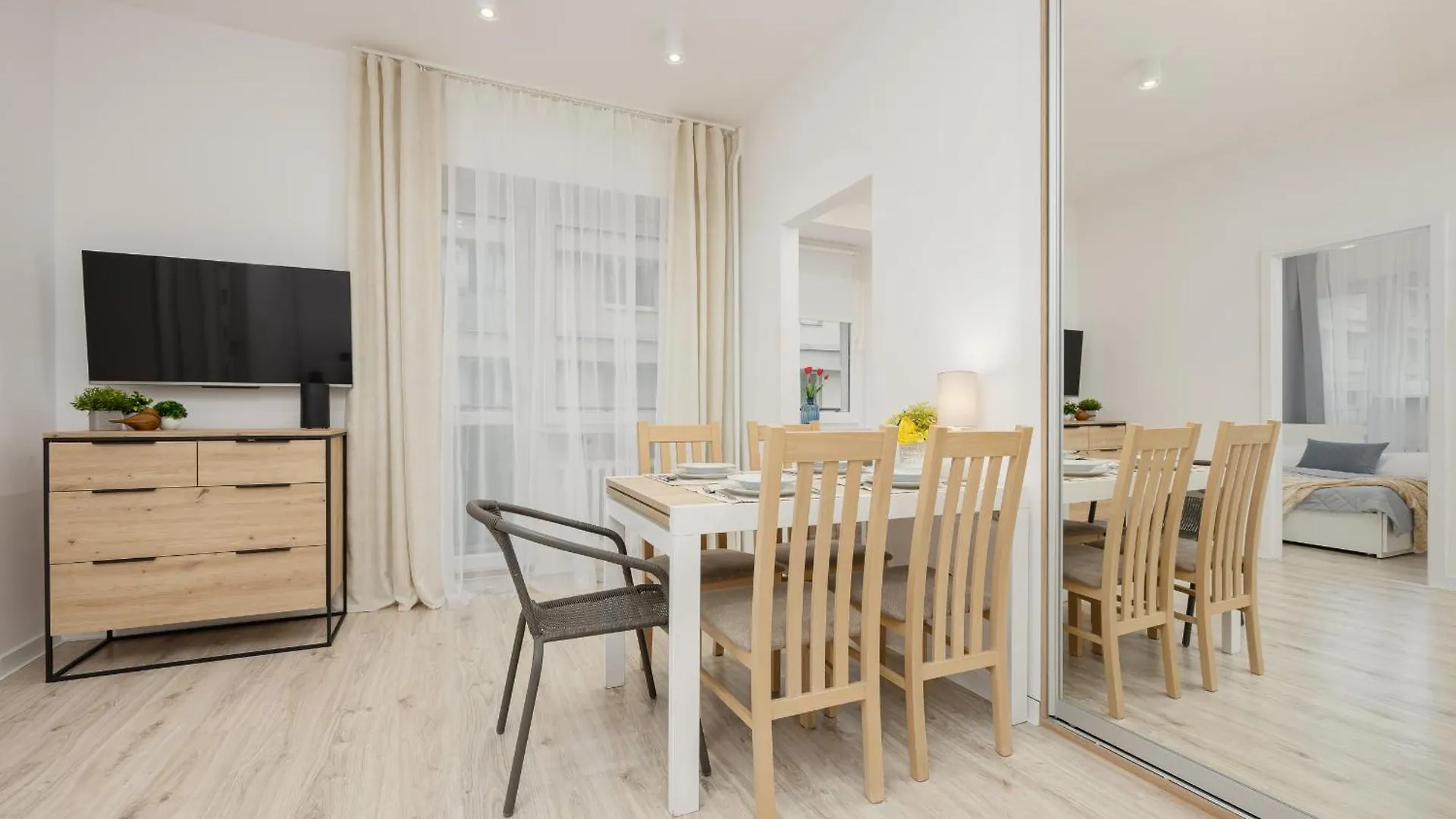 Bright Apartment In Warsaw Center With Two Bedrooms And Balcony By Noclegi Renters