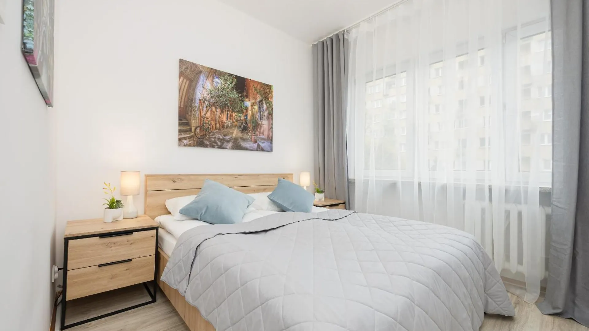 Bright Apartment In Warsaw Center With Two Bedrooms And Balcony By Noclegi Renters