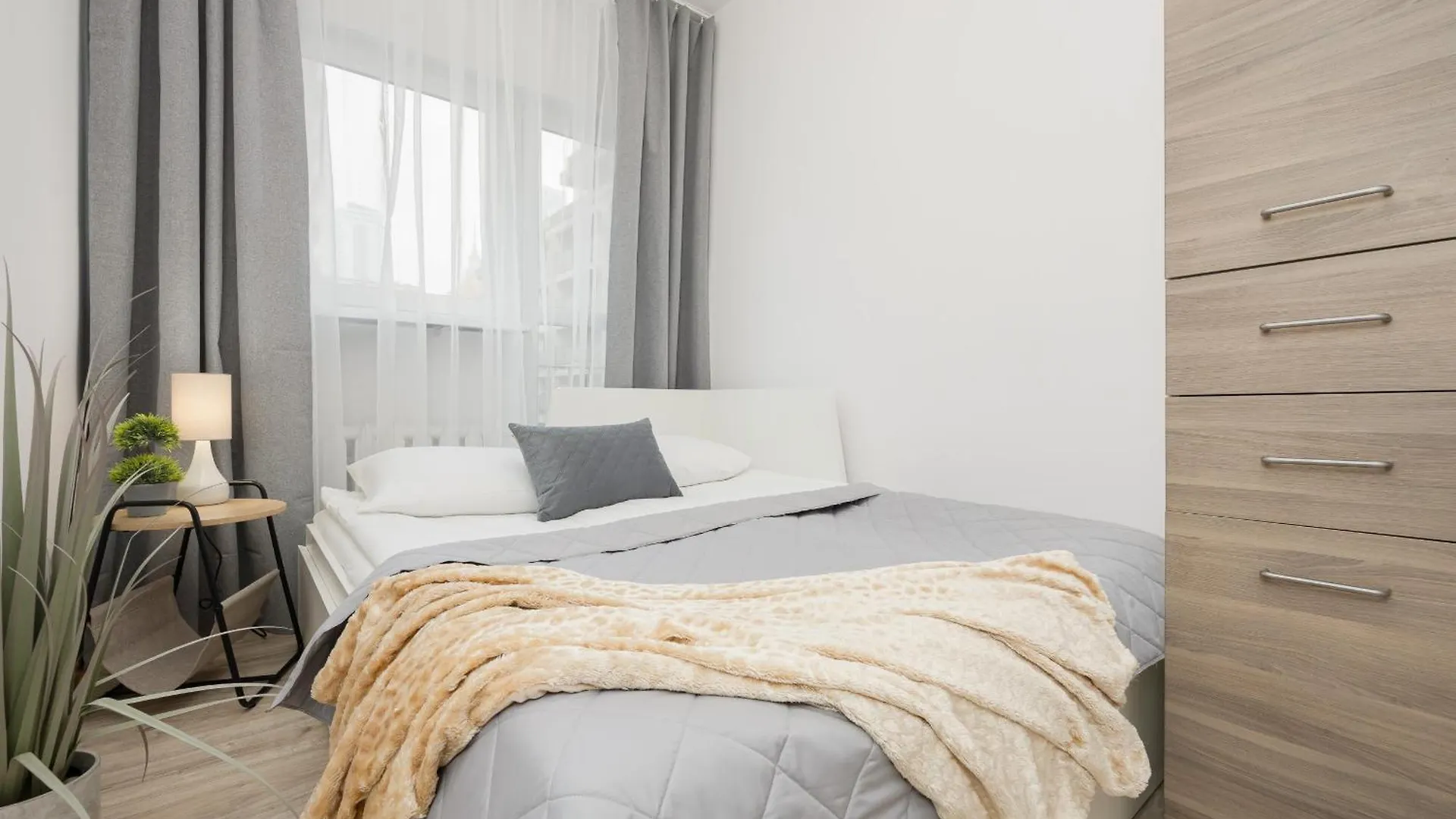Bright Apartment In Warsaw Center With Two Bedrooms And Balcony By Noclegi Renters