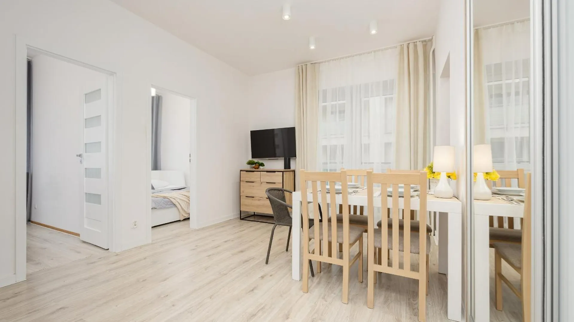 Bright Apartment In Warsaw Center With Two Bedrooms And Balcony By Noclegi Renters